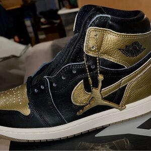 NIB! NIKE AIR JORDAN 1 RETRO HIGH OG BLACK/BLACK METALLIC MENS 8 SNEAKERS